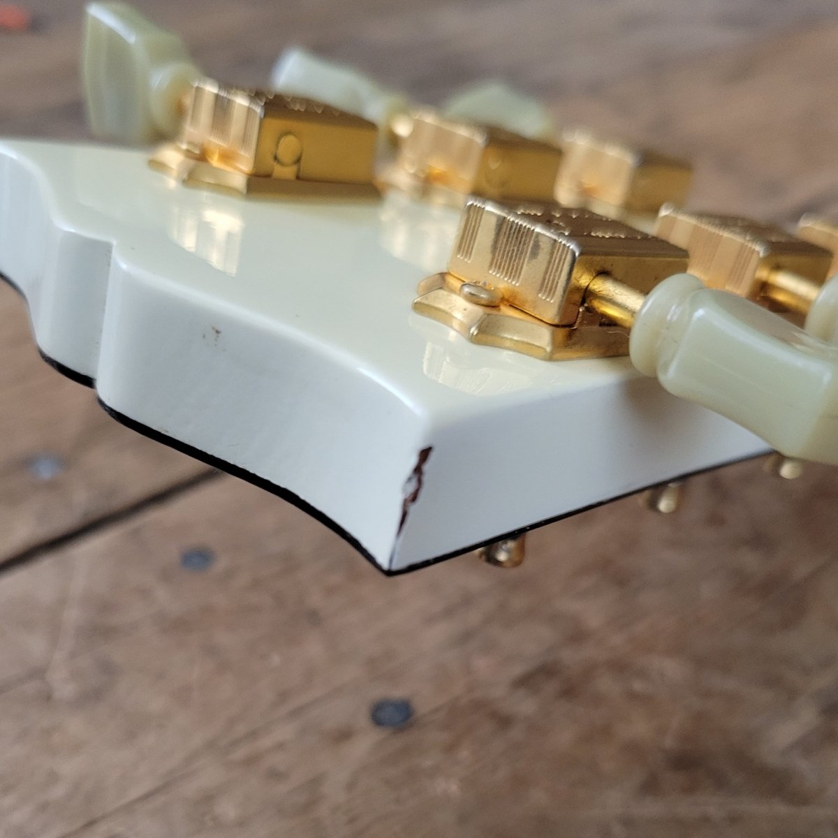 Sold - Gibson Les Paul Studio Alpine White - 2010 - Mahar's Vintage Guitars