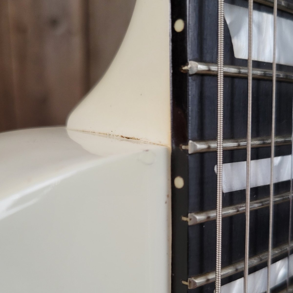 Sold - Gibson Les Paul Studio Alpine White - 2010 - Mahar's Vintage Guitars