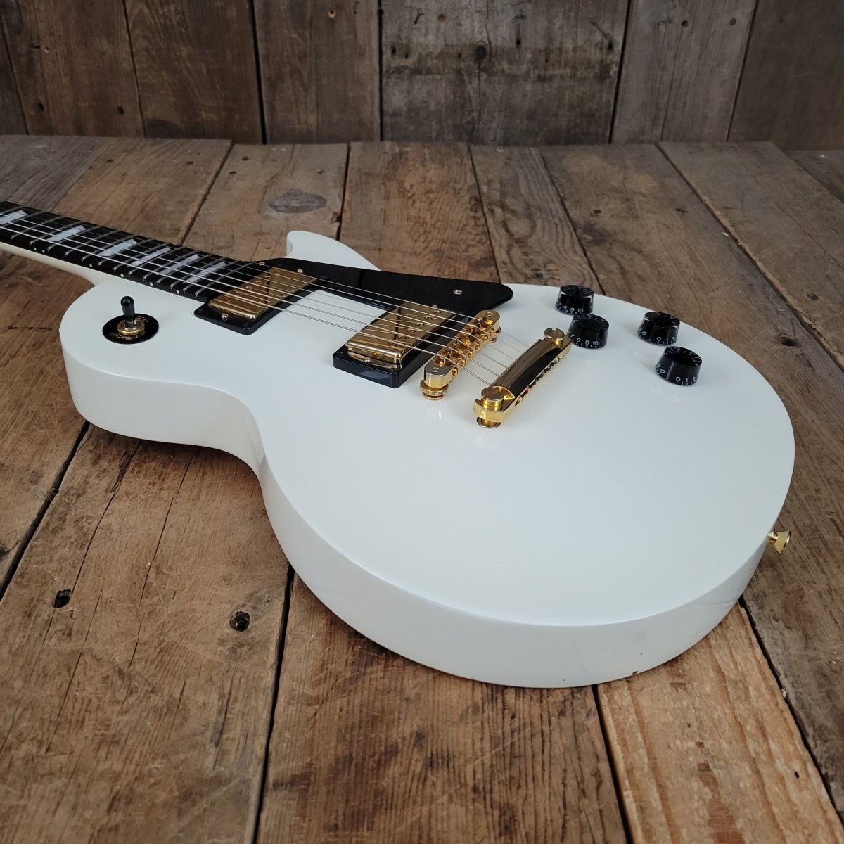Sold - Gibson Les Paul Studio Alpine White - 2010 - Mahar's Vintage Guitars