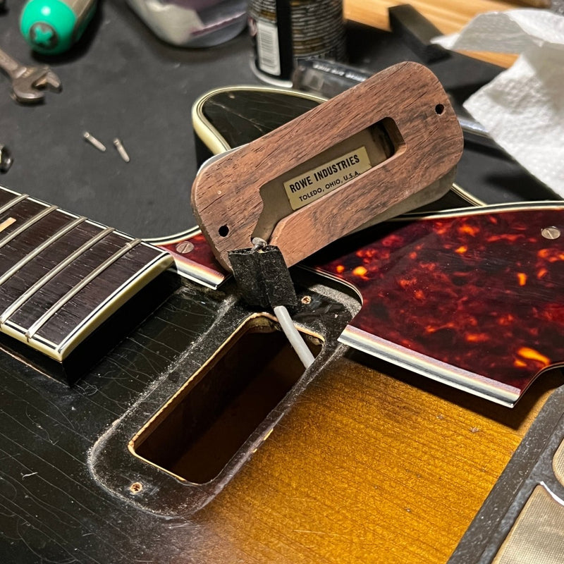 SOLD - Harmony Meteor H - 70 1959 Sunburst - Mahar's Vintage Guitars