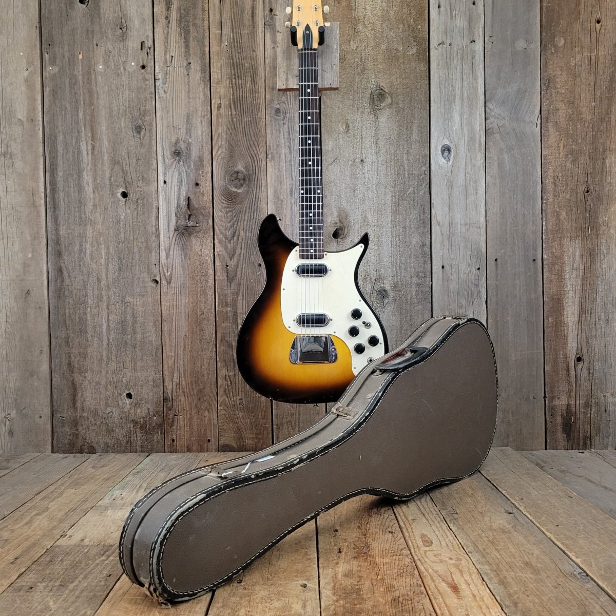 MARVELTONE/ ギター STAN LEE SIGNED WOLVERINE MARVEL PEAVEY ROCKMASTER GUITAR