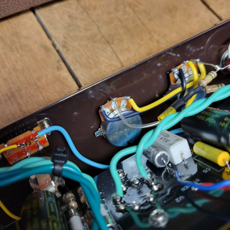 SOLD - Magnatone Starlite 5 Watt Guitar Amplifier 2022 with rare road case - Mahar's Vintage Guitars