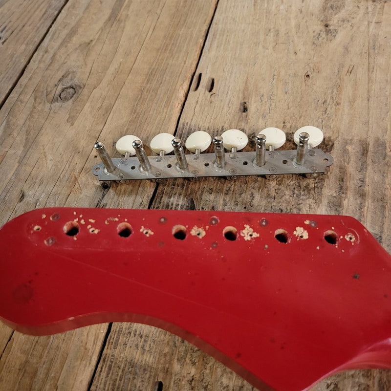SOLD - Silvertone 1965 Silhouette Model 1488 - Mahar's Vintage Guitars