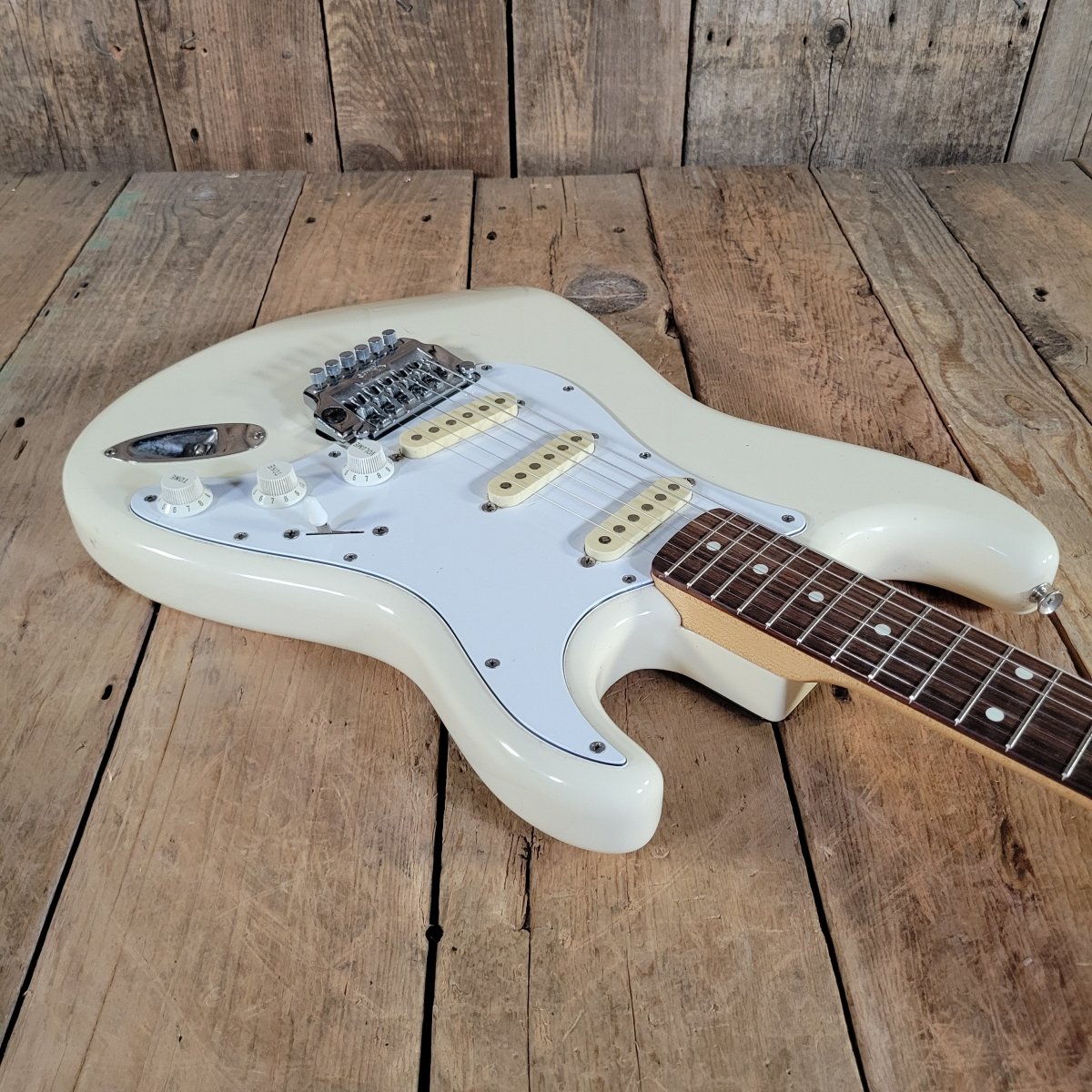 Squier 1987 Fender Stratocaster Japan Olympic White, Very Good - Mahar's Vintage Guitars