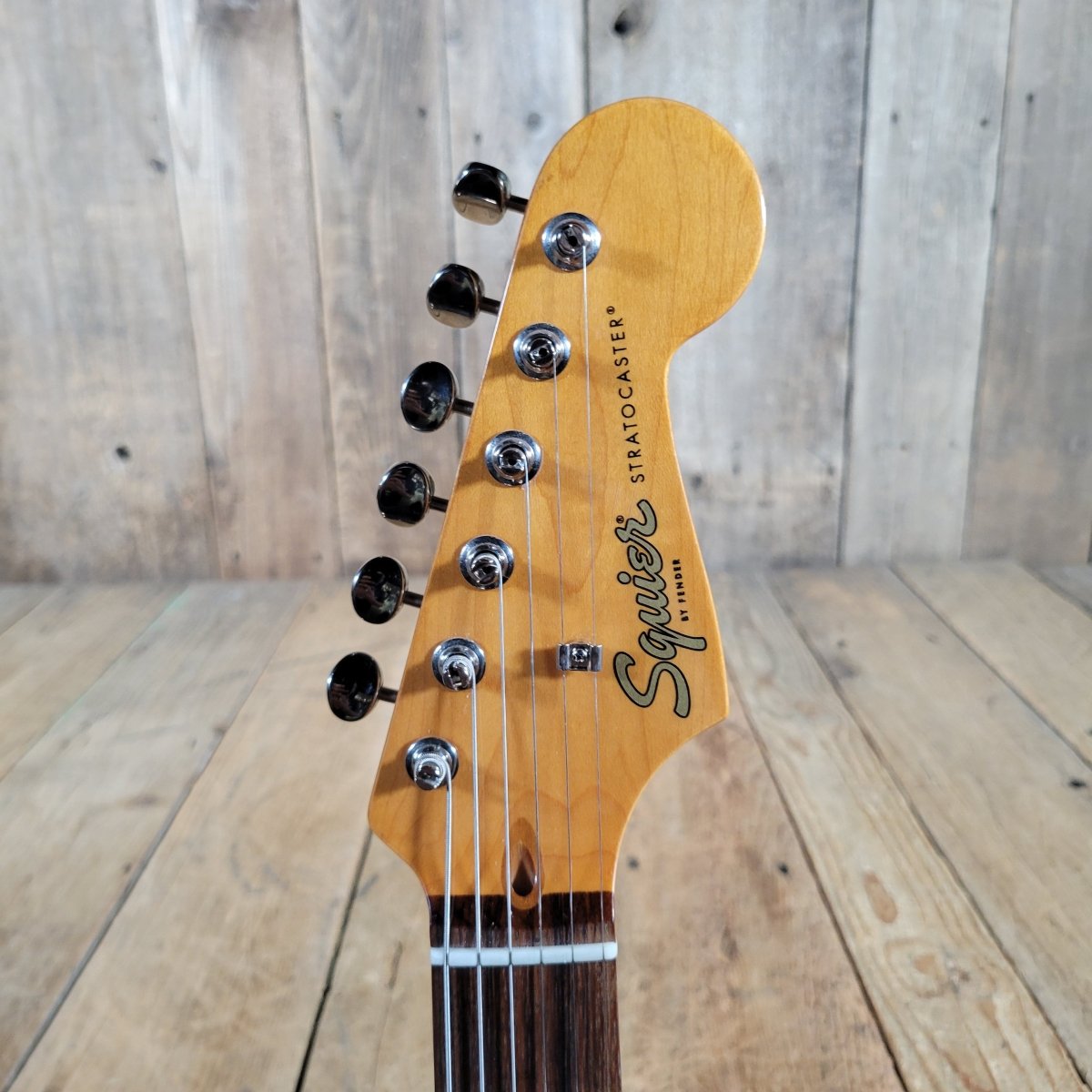 Squier 2024 Classic Vibe 60s Stratocaster Candy Apple Red Near Mint - Mahar's Vintage Guitars