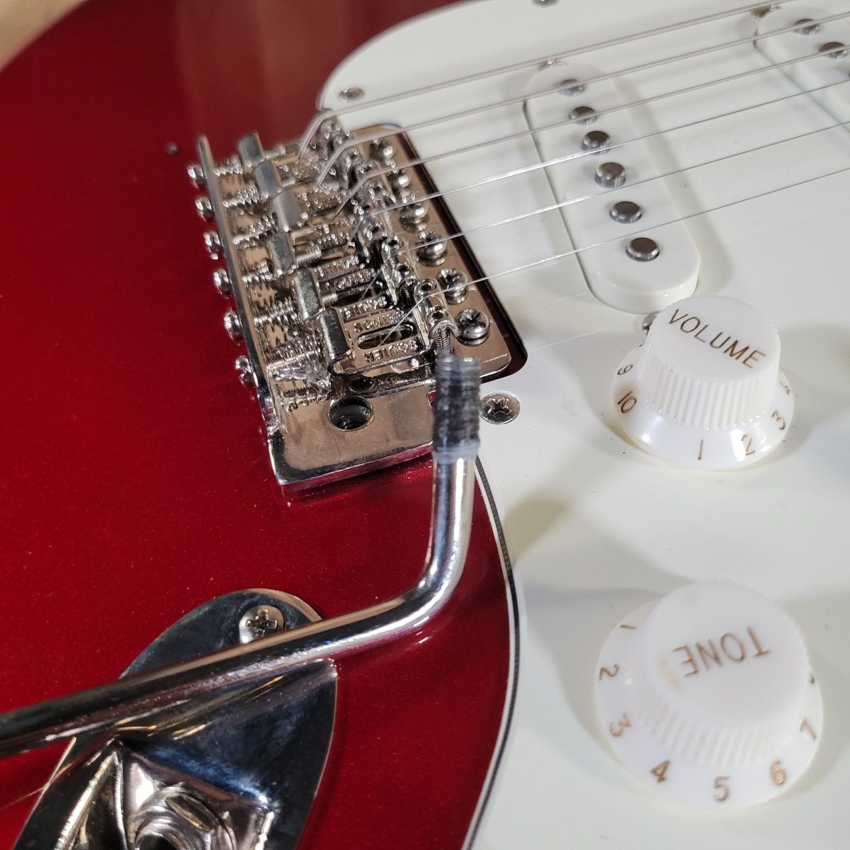 Squier 2024 Classic Vibe 60s Stratocaster Candy Apple Red Near Mint - Mahar's Vintage Guitars