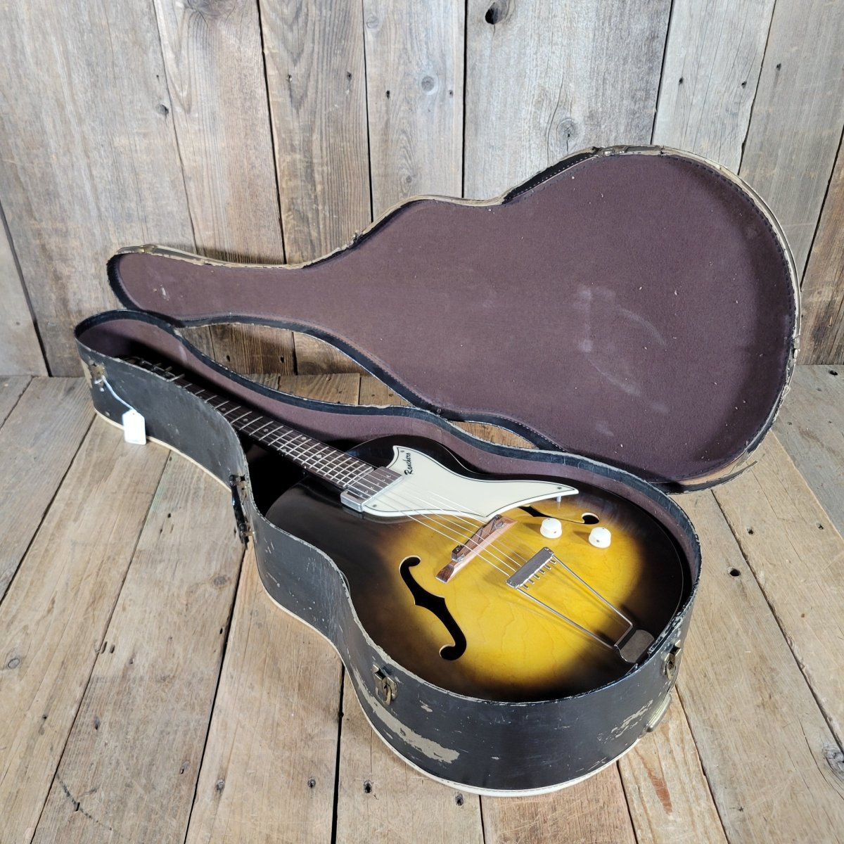 Supro 1957 Ranchero Archtop w/ Original Case Excellent - Mahar's Vintage Guitars