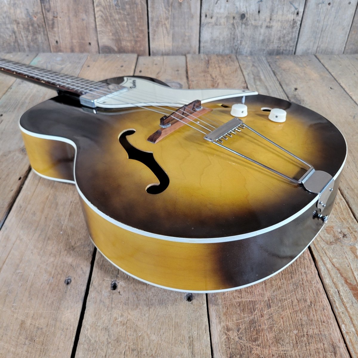 Supro 1957 Ranchero Archtop w/ Original Case Excellent - Mahar's Vintage Guitars
