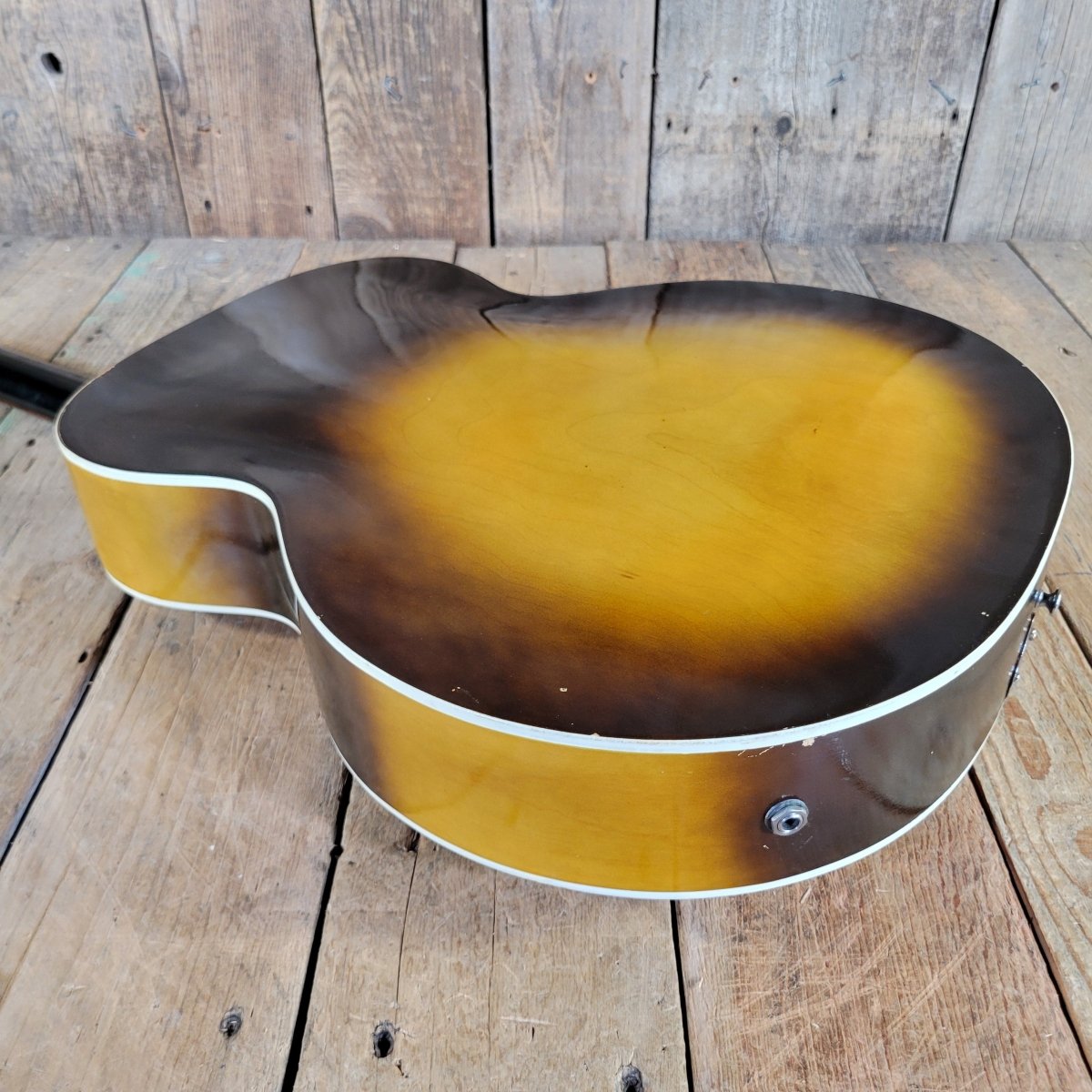Supro 1957 Ranchero Archtop w/ Original Case Excellent - Mahar's Vintage Guitars