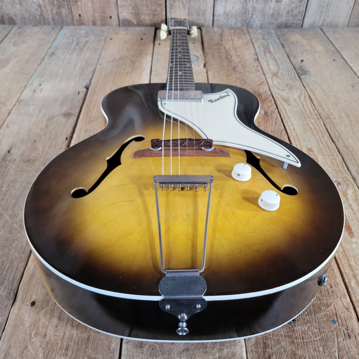Supro 1957 Ranchero Archtop w/ Original Case Excellent - Mahar's Vintage Guitars