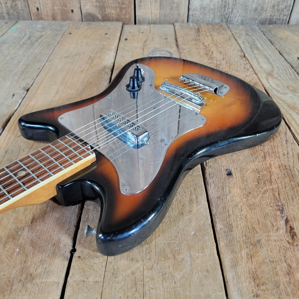 Teisco 1960s Kingston Kawai Single Pickup Electric Guitar w/ Period Case - Mahar's Vintage Guitars