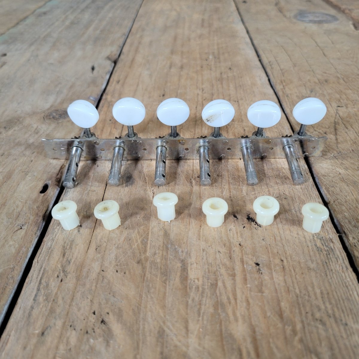 Teisco ET - 220 ET - 311 Tuning Machines 6 - on - Strip w/ Bushings - Mahar's Vintage Guitars