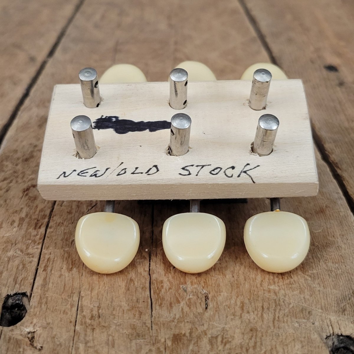 Unbranded Made in Japan vintage tuning machines NOS 3+3 3 per side 1960s - Mahar's Vintage Guitars