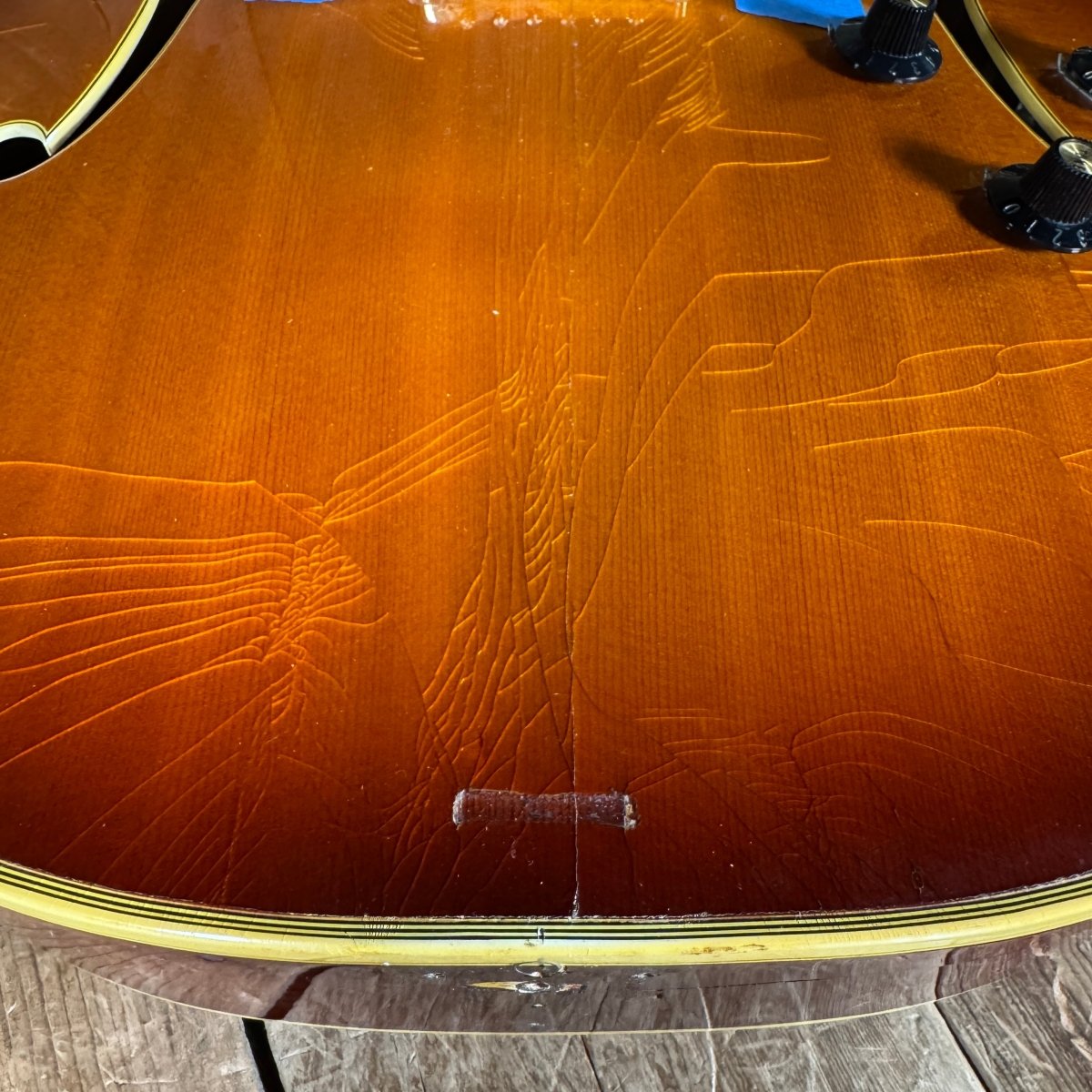 Vintage 1969 Gibson Super 400CES – Sunburst Archtop Electric Guitar, Carved Spruce Top, Original Humbuckers - Mahar's Vintage Guitars