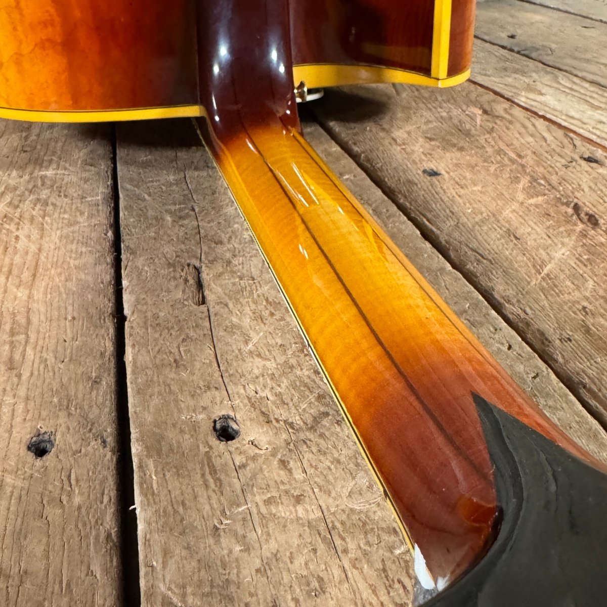 Vintage 1969 Gibson Super 400CES – Sunburst Archtop Electric Guitar, Carved Spruce Top, Original Humbuckers - Mahar's Vintage Guitars