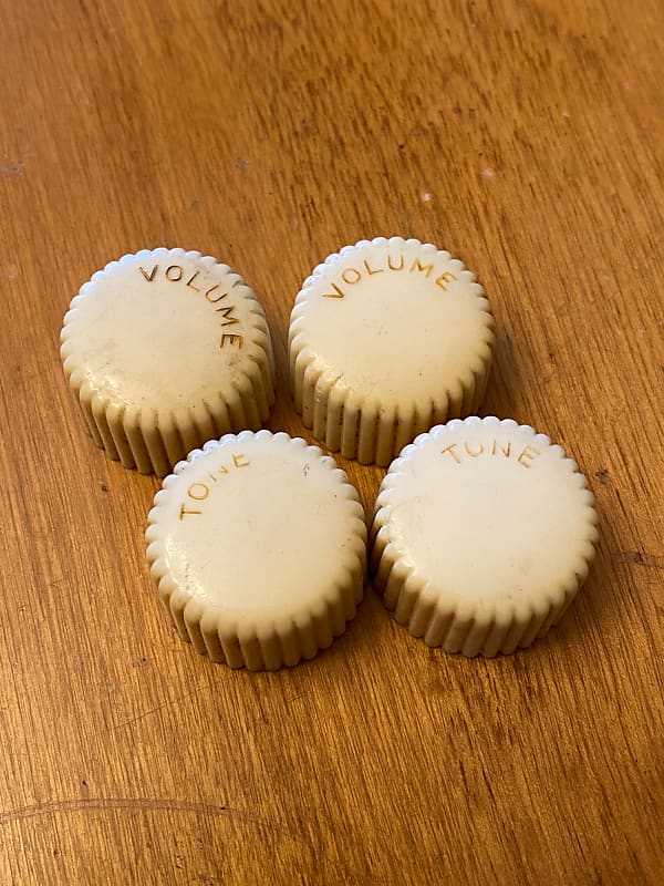 SOLD - Silvertone Cupcake knob set for 1446 Isaak 1960s White