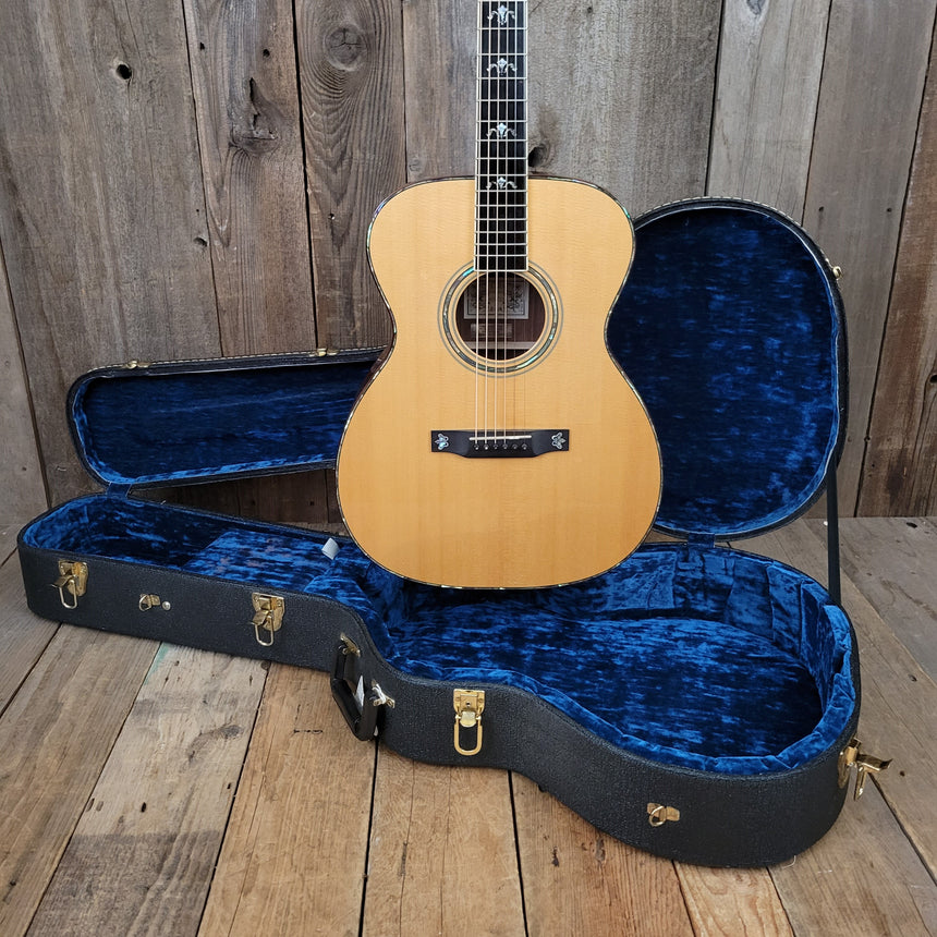 Larrivee OM-10 Deluxe - 1996 Near Mint and Virtually Unplayed