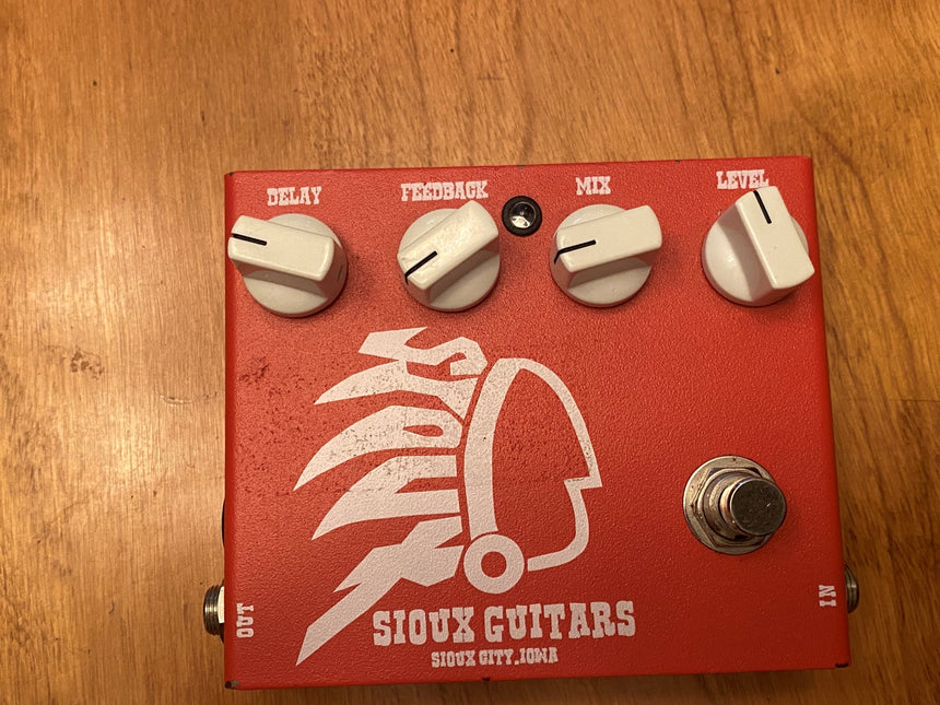 SOLD - Sioux Guitars Dakota County delay pedal first edition #33 Red