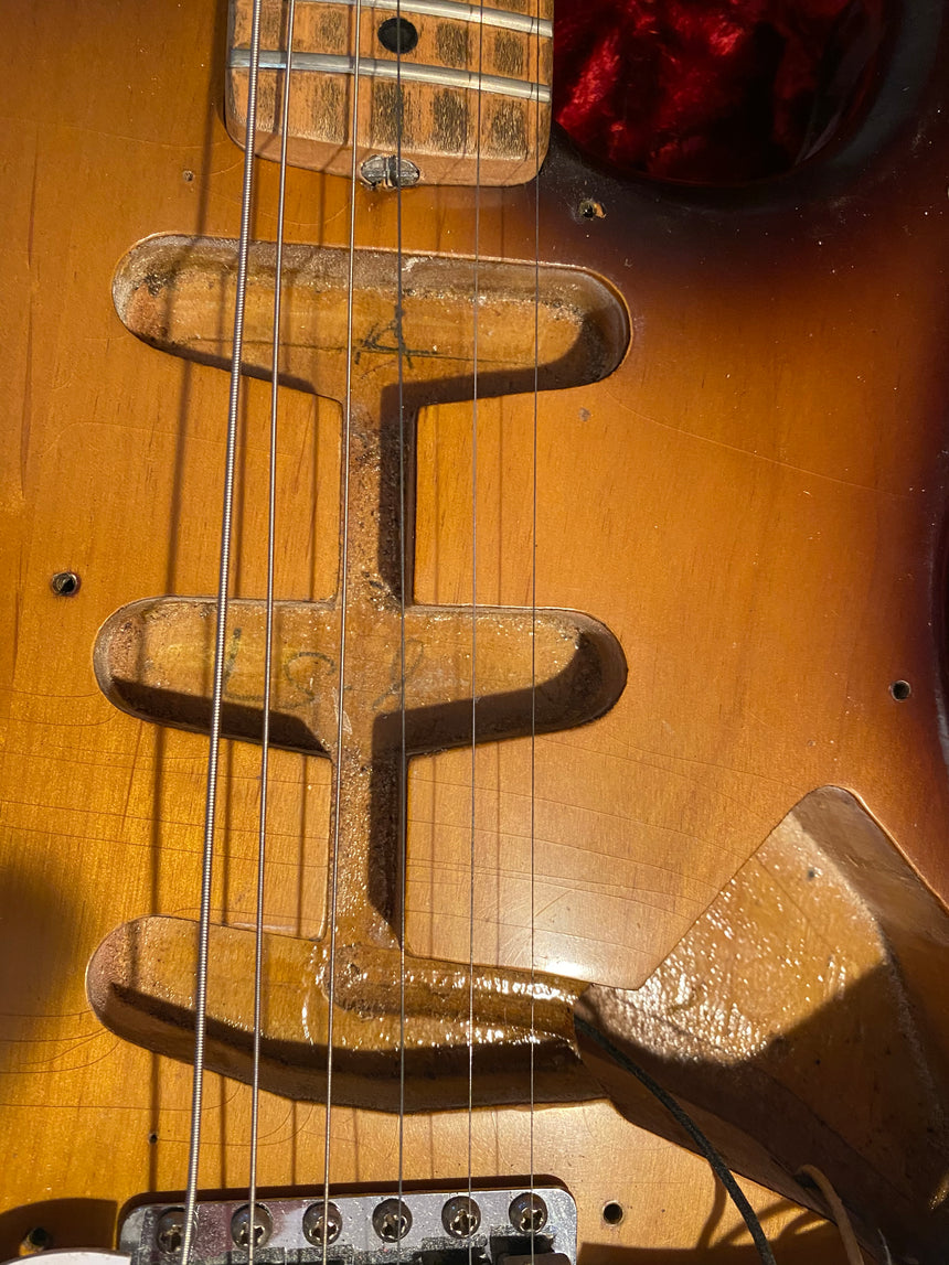 SOLD - Fender Stratocaster 1957 Old body refin