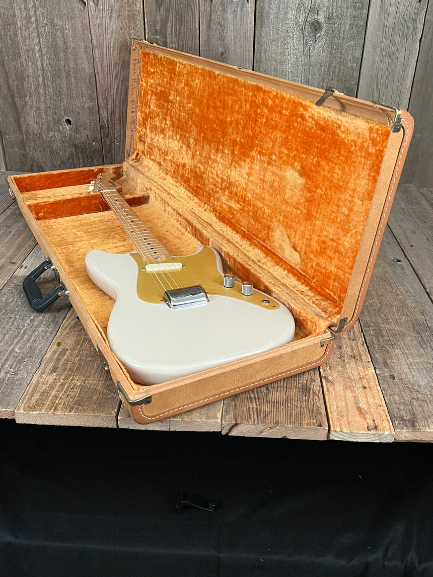 Sold!    SELL US YOURS!  Fender Musicmaster Gold Guard 1959