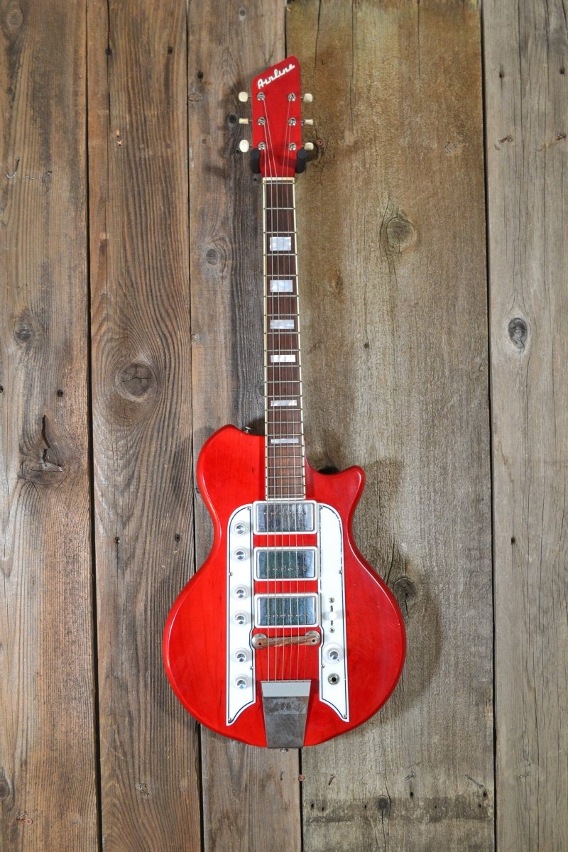SOLD Airline Valco made Town and Country 1962 - Mahar's Vintage Guitars