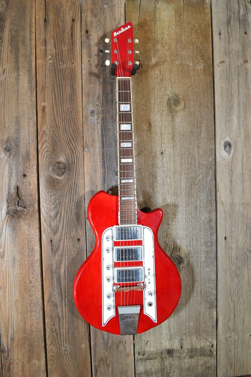 SOLD Airline Valco made Town and Country 1962 - Mahar's Vintage Guitars