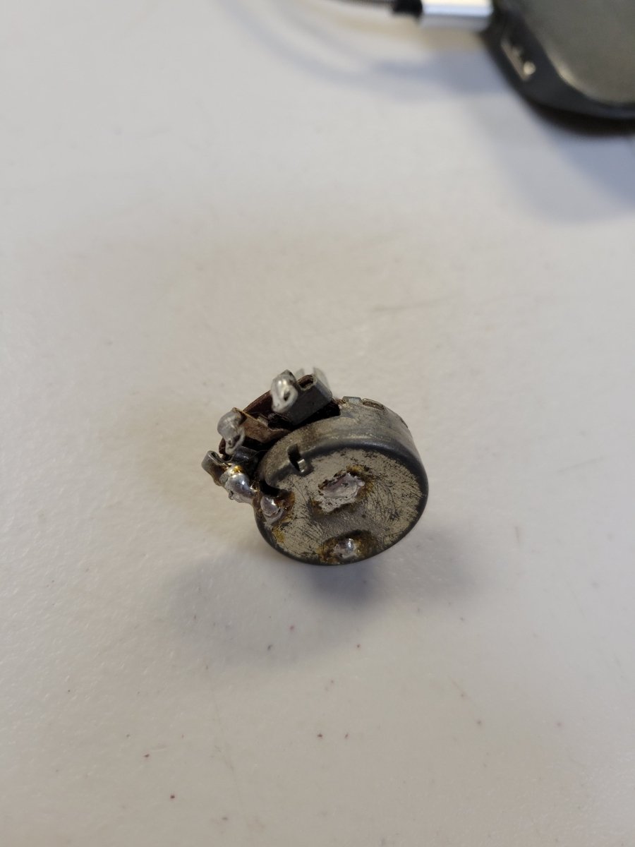SOLD - Centralab Potentiometer 500k 1962 Split Shaft Gibson SG ES - 335 etc - Mahar's Vintage Guitars