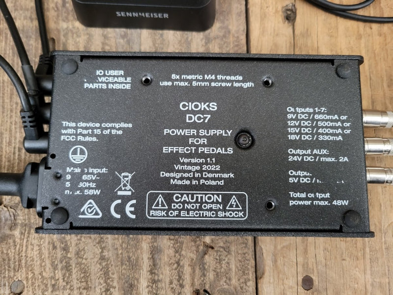 SOLD - Cioks DC7 Power Supply Sennheiser XSW - D Pedalboard Wireless - Mahar's Vintage Guitars