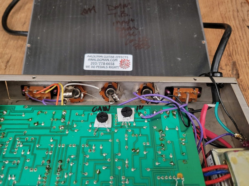 SOLD - Electro Harmonix 2000s Deluxe Memory Man Analogman Mod Large Box - Mahar's Vintage Guitars