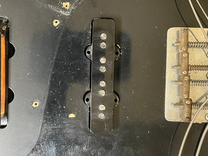 SOLD - Fender 1960 Relic Jazz Bass 1997 Cunetto Cruz era - Mahar's Vintage Guitars