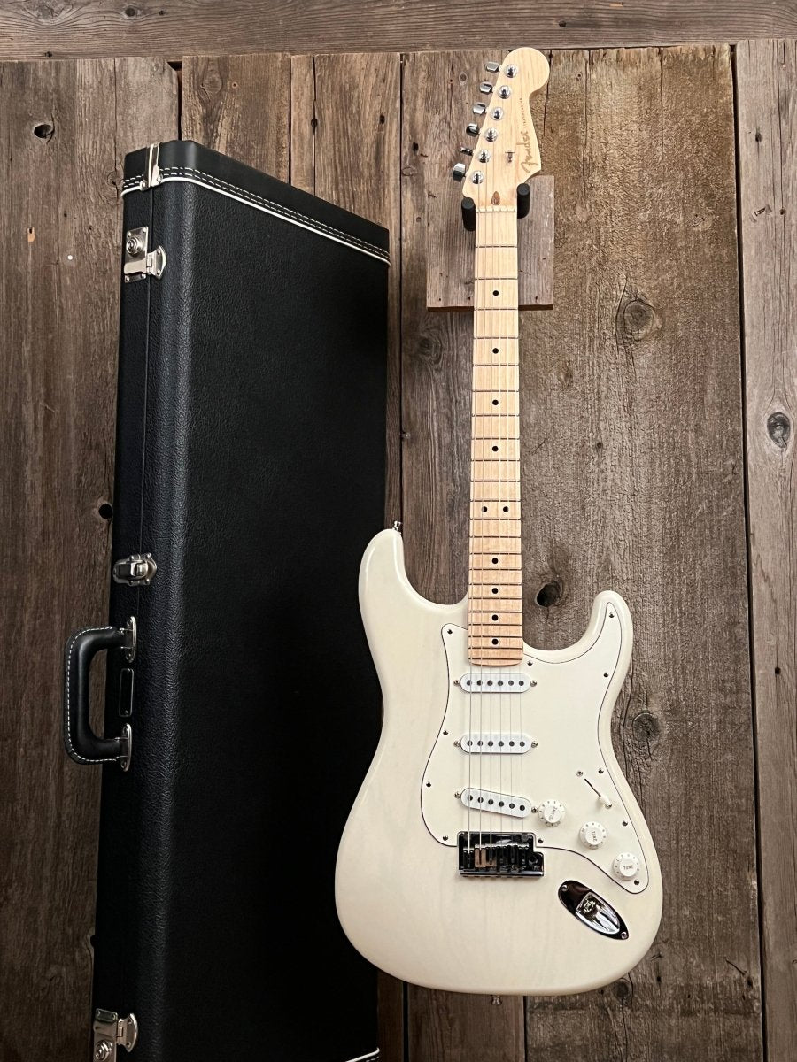 SOLD - Fender Custom Classic Stratocaster Blonde 2000 JC stamp - Mahar's Vintage Guitars