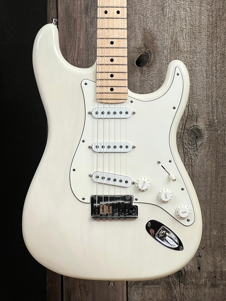 SOLD - Fender Custom Classic Stratocaster Blonde 2000 JC stamp - Mahar's Vintage Guitars