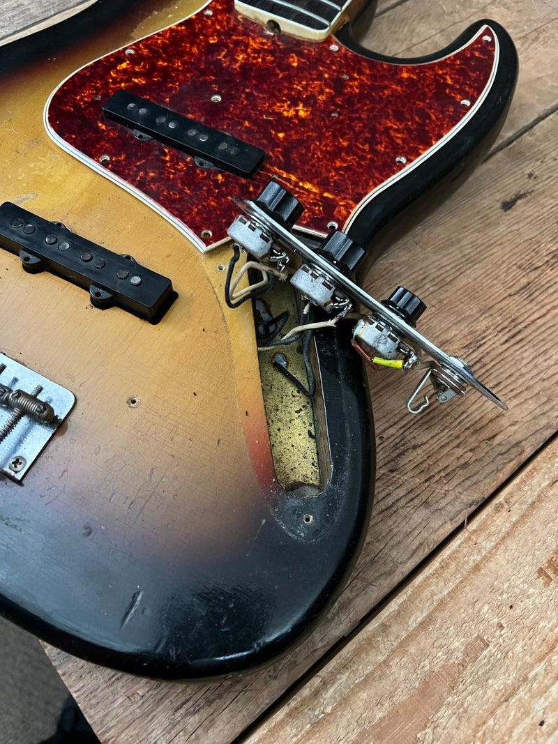 SOLD - Fender Jazz Bass 1966 - Mahar's Vintage Guitars