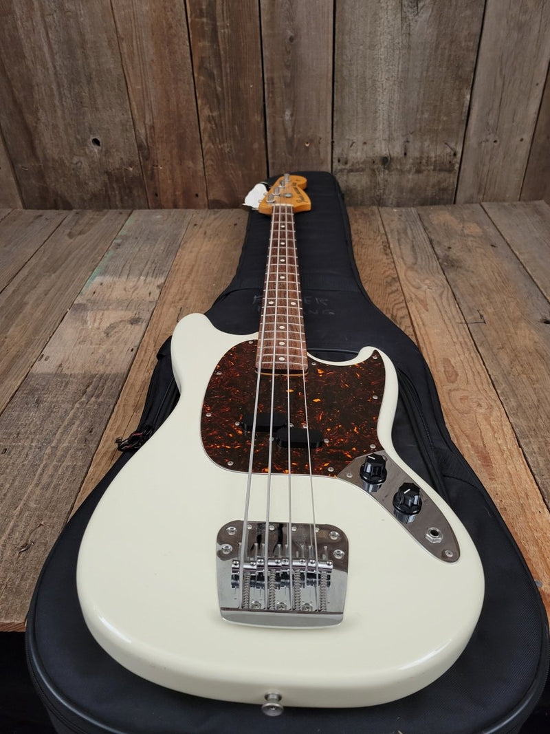 SOLD - Fender Mustang Bass MIJ 2005 Olympic White - Mahar's Vintage Guitars