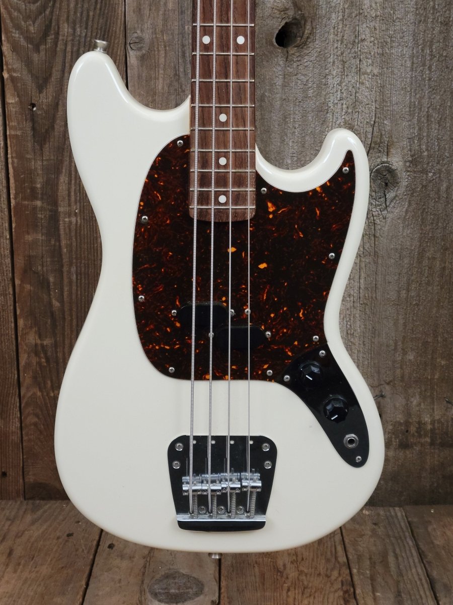 SOLD - Fender Mustang Bass MIJ 2005 Olympic White - Mahar's Vintage Guitars