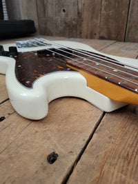 SOLD - Fender Mustang Bass MIJ 2005 Olympic White - Mahar's Vintage Guitars