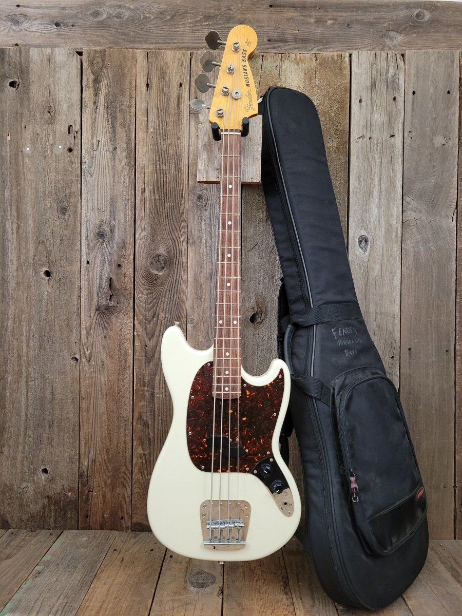 SOLD - Fender Mustang Bass MIJ 2005 Olympic White - Mahar's Vintage Guitars