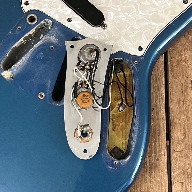 SOLD - Fender Mustang Competion Blue Burgundy 1972 - Mahar's Vintage Guitars