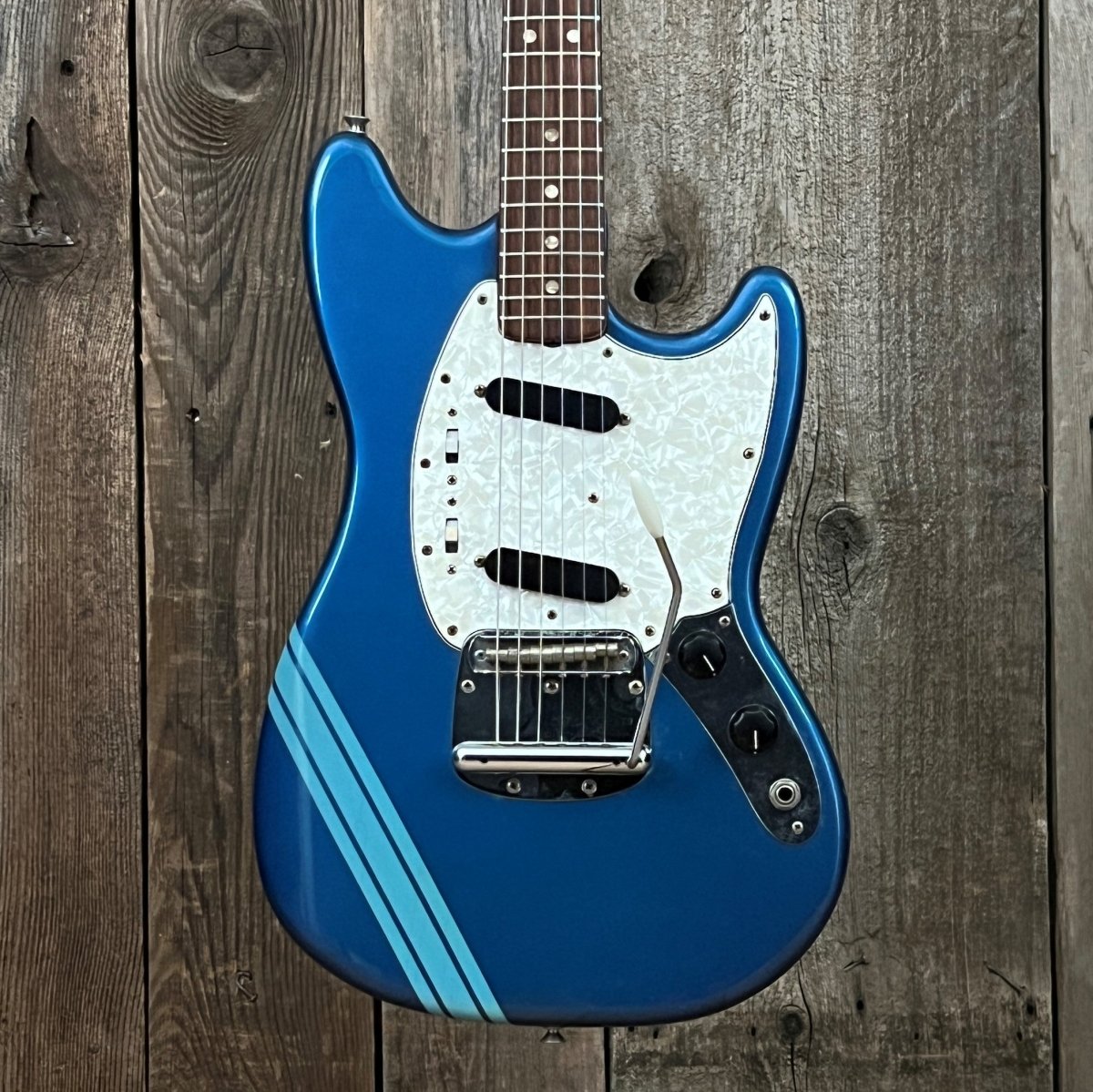SOLD - Fender Mustang Competion Blue Burgundy 1972 - Mahar's Vintage Guitars