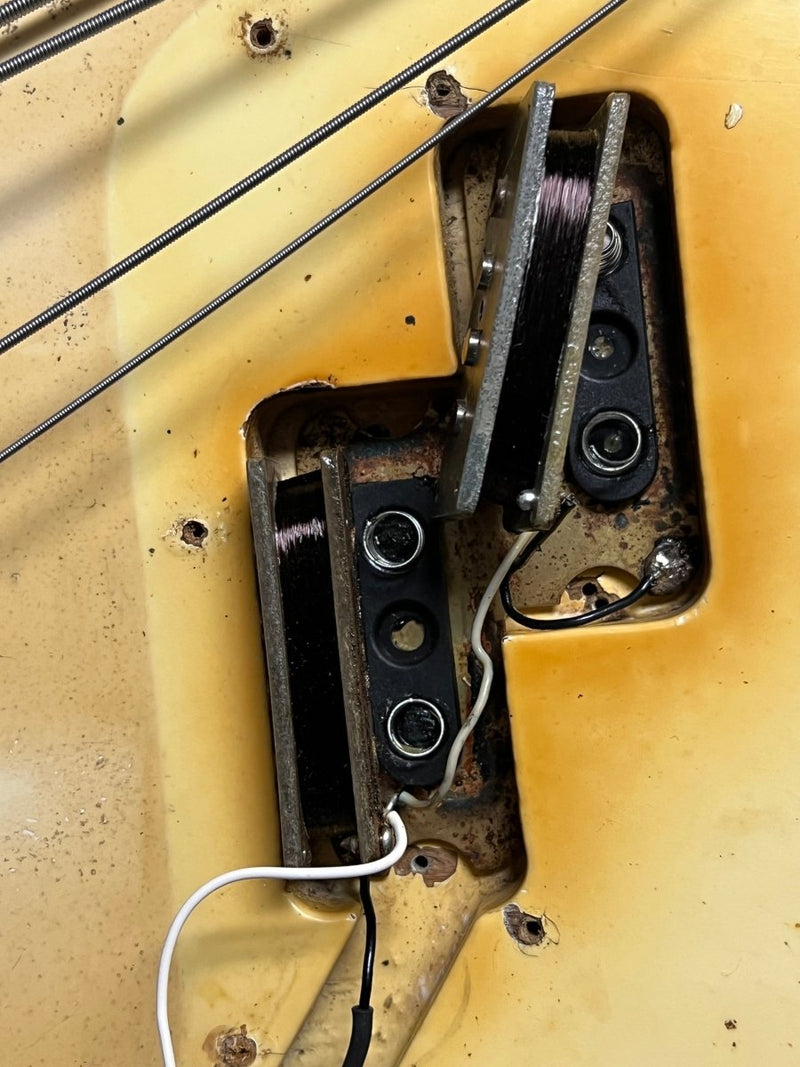 SOLD - Fender Precision Bass 1976 Olympic White - Mahar's Vintage Guitars