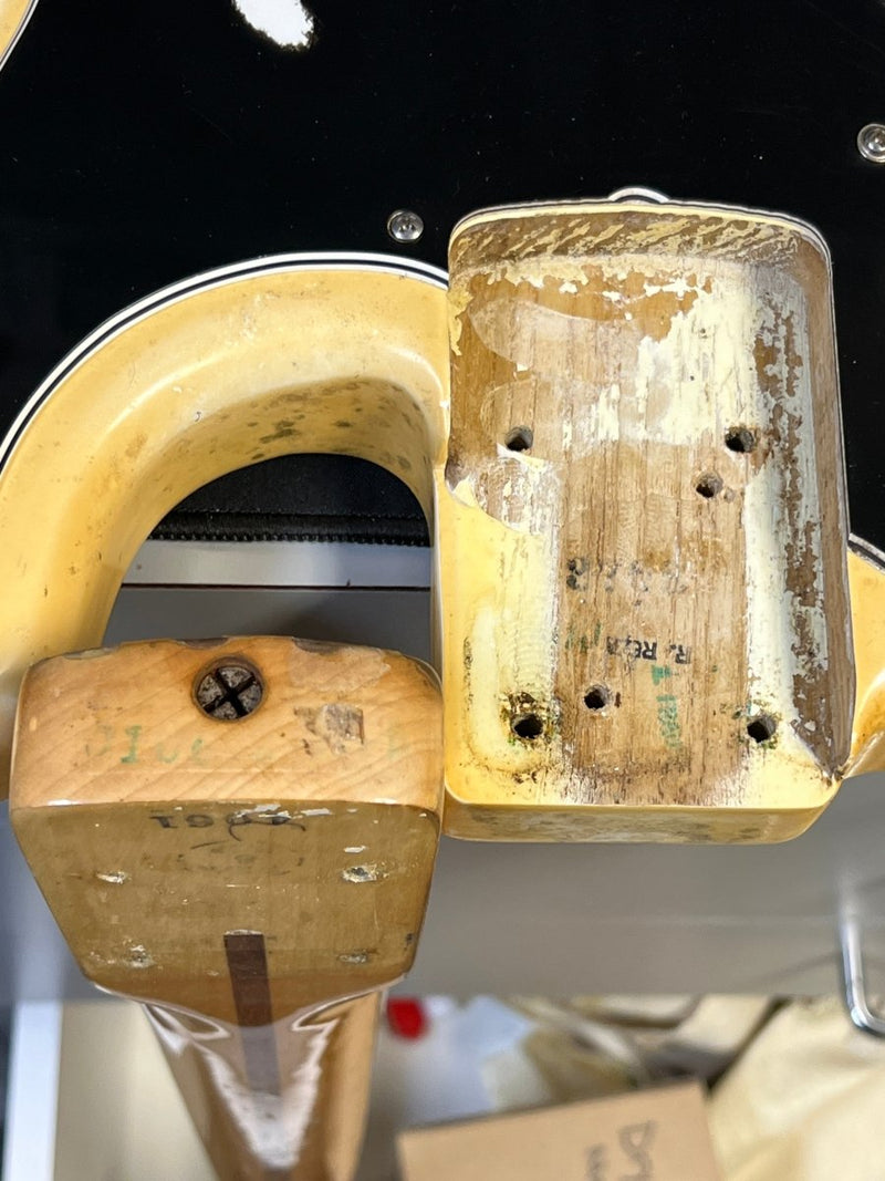 SOLD - Fender Precision Bass 1976 Olympic White - Mahar's Vintage Guitars