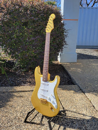 SOLD - Fender Stratocaster 1962 Custom Shop Gold Sparkle 1993 - Mahar's Vintage Guitars