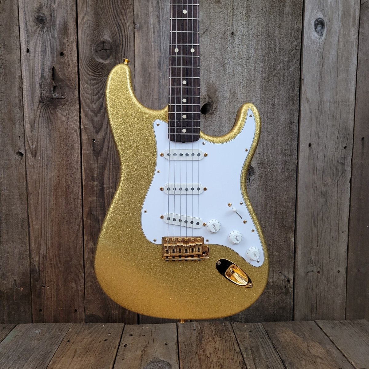 SOLD - Fender Stratocaster 1962 Custom Shop Gold Sparkle 1993 - Mahar's Vintage Guitars