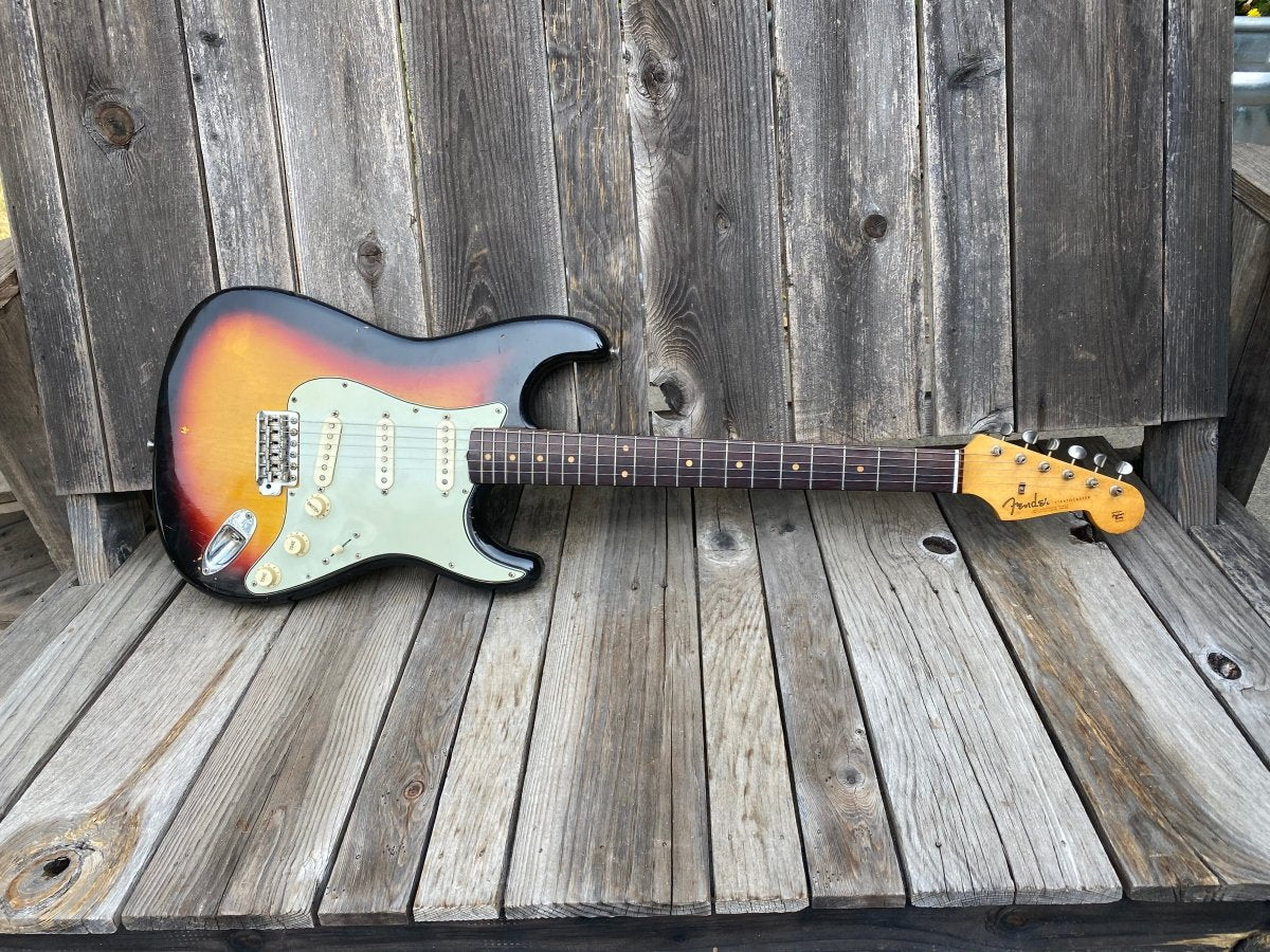 SOLD - Fender Stratocaster 1963 - Mahar's Vintage Guitars
