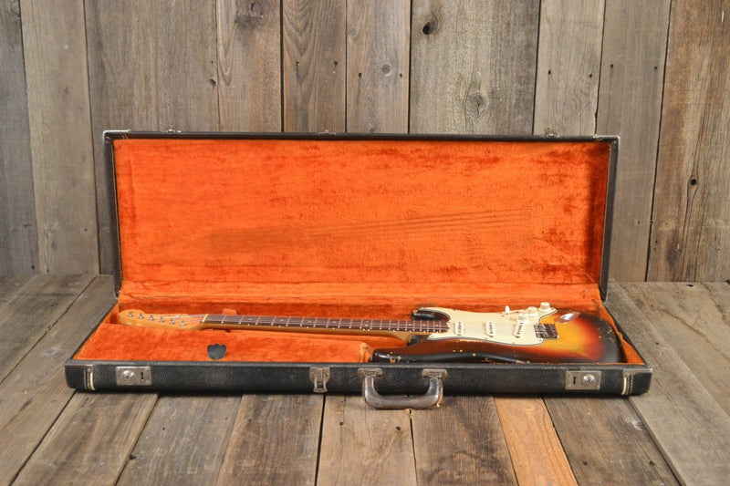 SOLD - Fender Stratocaster 1964 - Mahar's Vintage Guitars