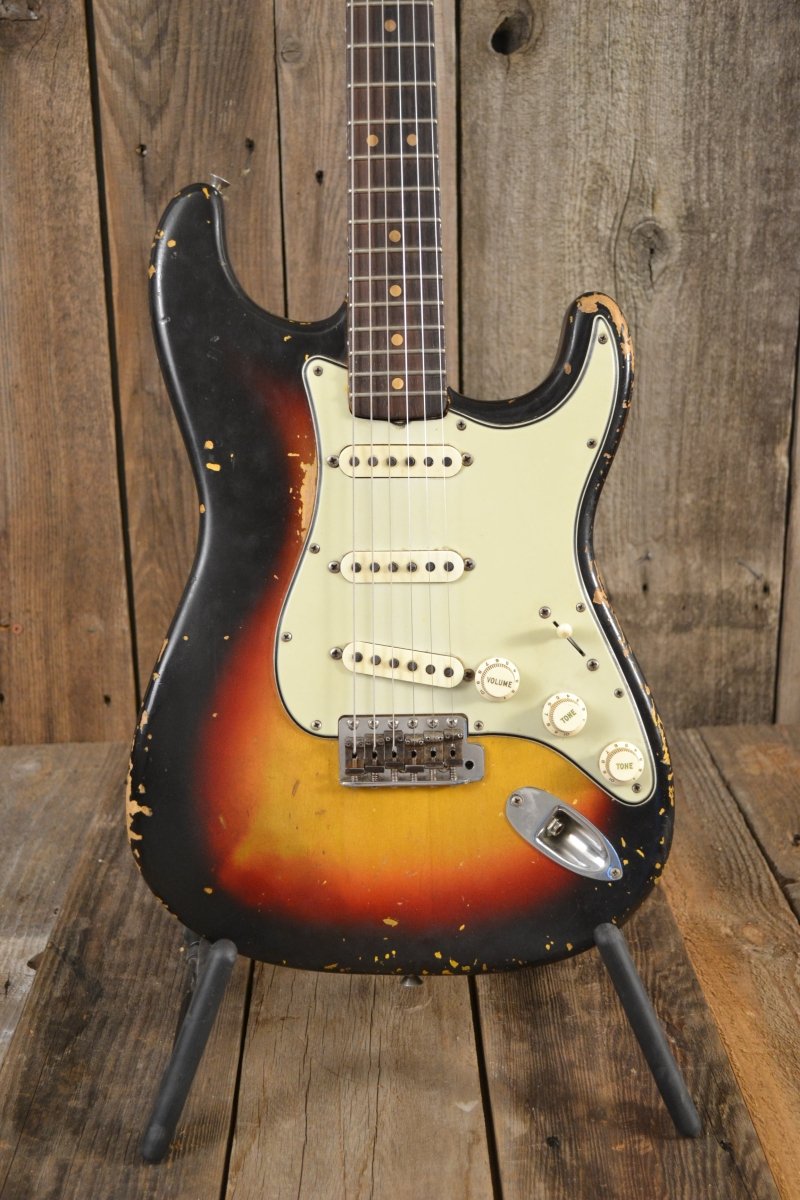 SOLD - Fender Stratocaster 1964 - Mahar's Vintage Guitars