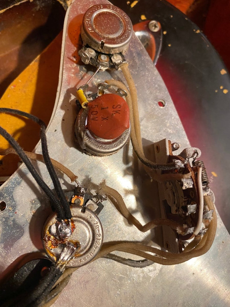 SOLD - Fender Stratocaster 1964 - Mahar's Vintage Guitars