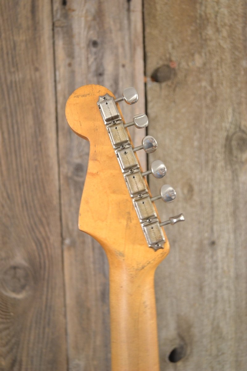 SOLD - Fender Stratocaster 1964 - Mahar's Vintage Guitars