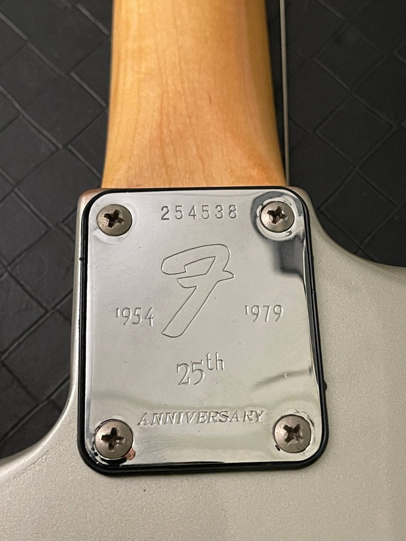 SOLD - Fender Stratocaster 25th Anniversary 1979 Silver - Mahar's Vintage Guitars