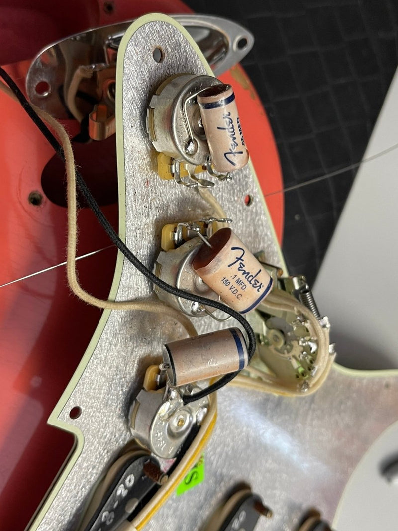 SOLD - Fender Stratocaster Tahitian Coral '60 Limited Edition Relic 2020 - Mahar's Vintage Guitars